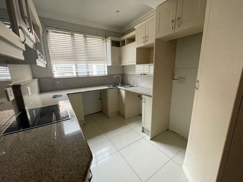 Ground-Floor 3-Bedroom Apartment with Garden Access, Sea Views & Pet-Friendly Living in Margate - Photo 4