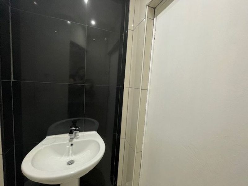 Ground-Floor 3-Bedroom Apartment with Garden Access, Sea Views & Pet-Friendly Living in Margate - Photo 10