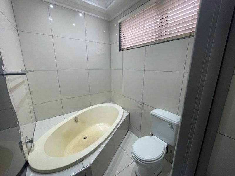 Ground-Floor 3-Bedroom Apartment with Garden Access, Sea Views & Pet-Friendly Living in Margate - Photo 8