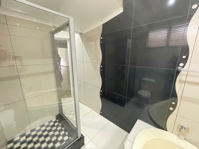 Ground-Floor 3-Bedroom Apartment with Garden Access, Sea Views & Pet-Friendly Living in Margate - Photo 9