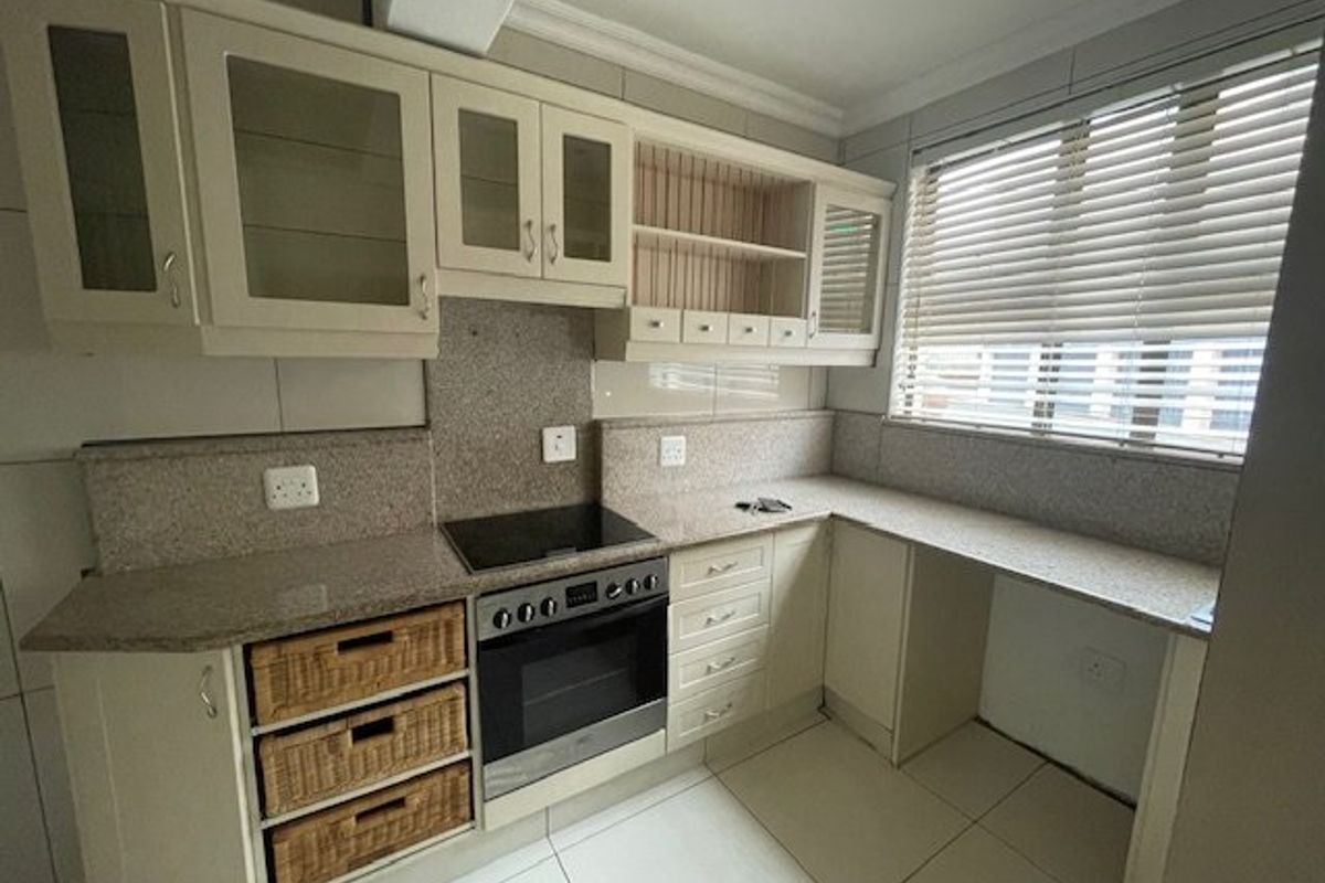 Ground-Floor 3-Bedroom Apartment with Garden Access, Sea Views & Pet-Friendly Living in Margate - Photo 5