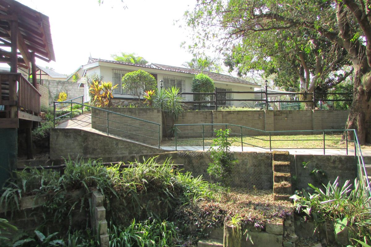 House with granny flat - Photo 2