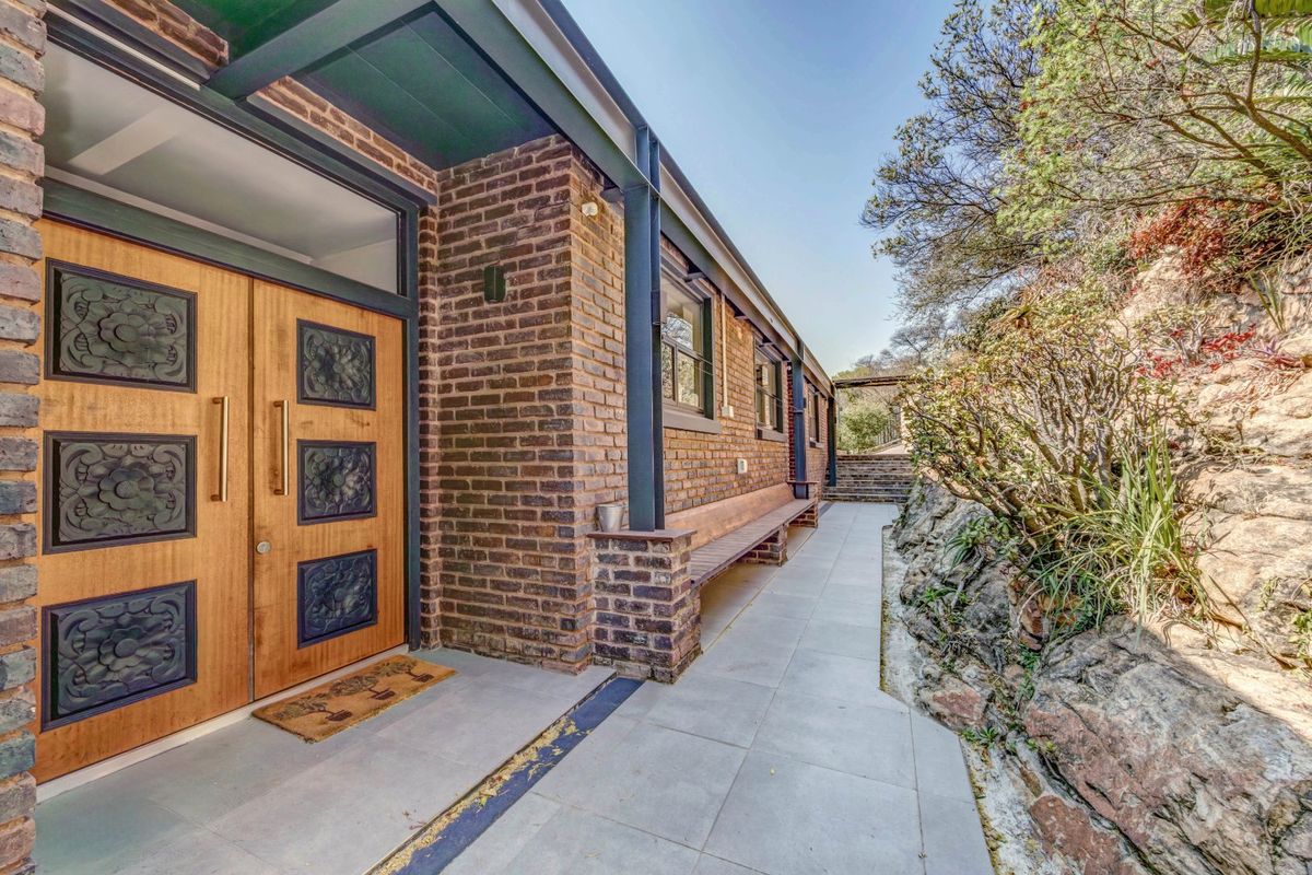 Sophisticated 2 Bed 2 Bath Northcliff Residence To Let  - Photo 2