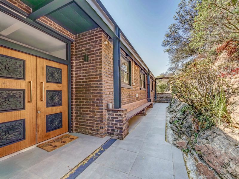 Sophisticated 2 Bed 2 Bath Northcliff Residence To Let  - Photo 2