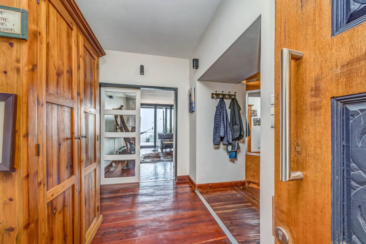 Sophisticated 2 Bed 2 Bath Northcliff Residence To Let  - Photo 3