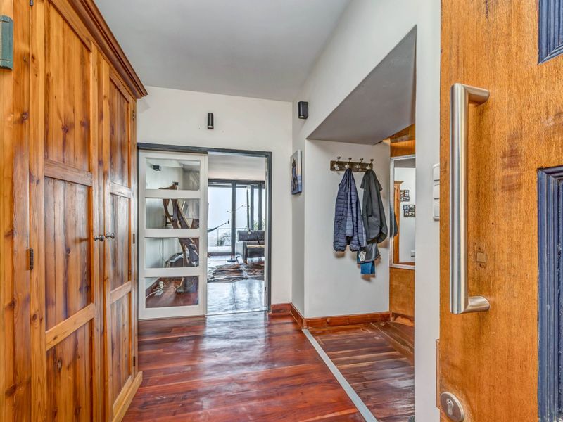 Sophisticated 2 Bed 2 Bath Northcliff Residence To Let  - Photo 3