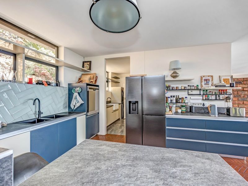 Sophisticated 2 Bed 2 Bath Northcliff Residence To Let  - Photo 9