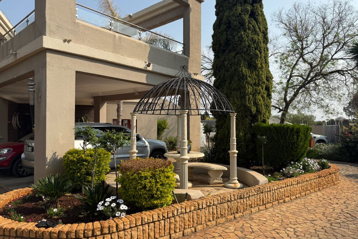 Exclusive Multi-Stand Property Package in Irenepark – 5-Bedroom Home, Flatlet & 2 Vacant Stands" - Photo 4