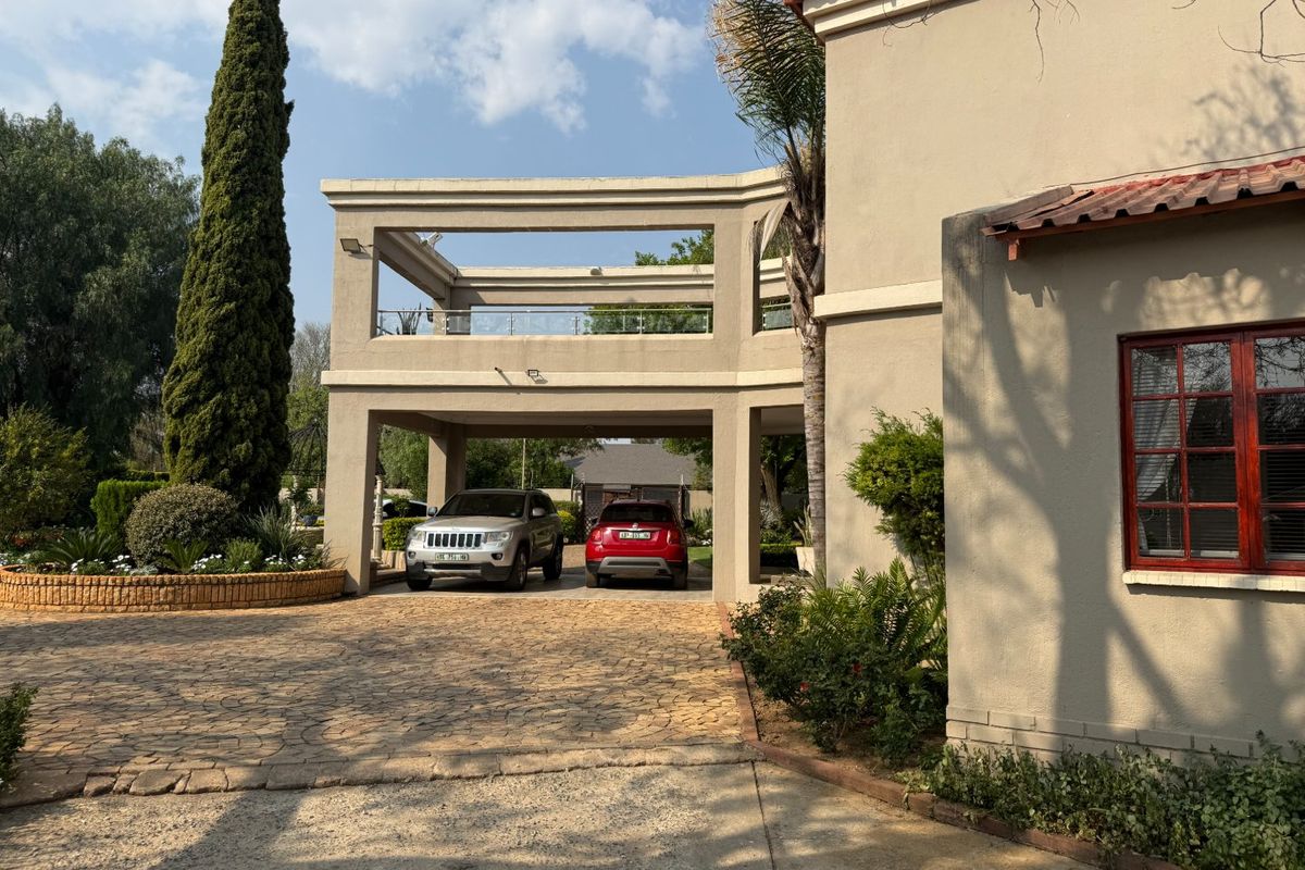 Exclusive Multi-Stand Property Package in Irenepark – 5-Bedroom Home, Flatlet & 2 Vacant Stands" - Photo 5