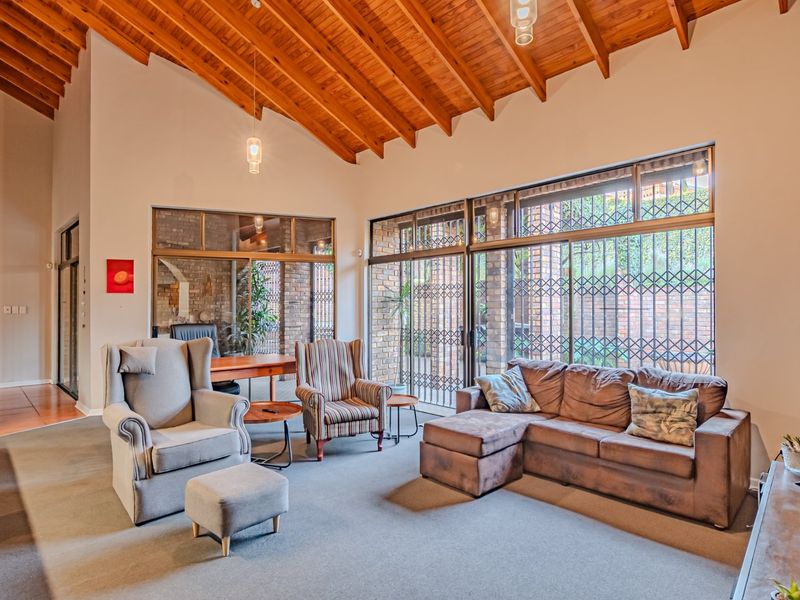 Secure Stand-Alone Sectional Home in Exclusive 5-Unit Estate – Waterkloof Ridge - Photo 6