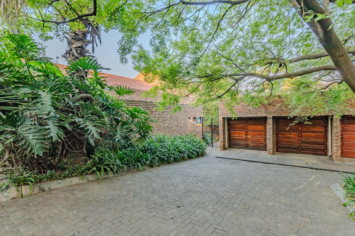 Secure Stand-Alone Sectional Home in Exclusive 5-Unit Estate – Waterkloof Ridge - Photo 4
