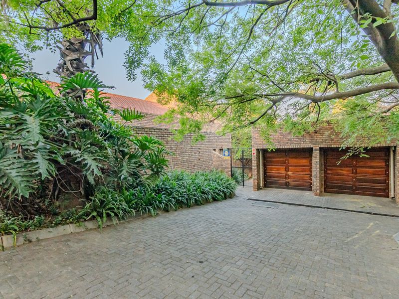 Secure Stand-Alone Sectional Home in Exclusive 5-Unit Estate – Waterkloof Ridge - Photo 4
