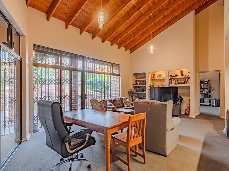 Secure Stand-Alone Sectional Home in Exclusive 5-Unit Estate – Waterkloof Ridge - Photo 8