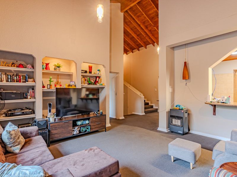 Secure Stand-Alone Sectional Home in Exclusive 5-Unit Estate – Waterkloof Ridge - Photo 7