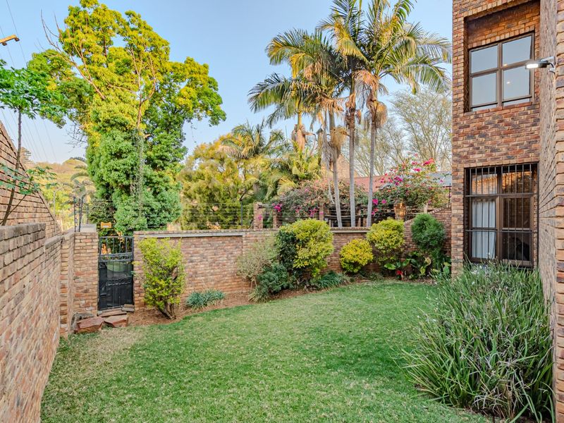 Secure Stand-Alone Sectional Home in Exclusive 5-Unit Estate – Waterkloof Ridge - Photo 1