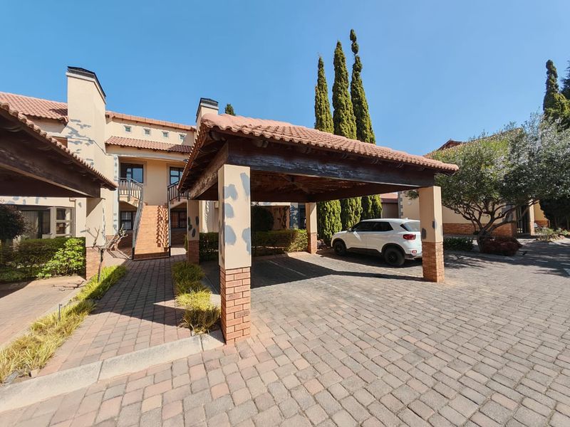 Modern Ground Floor Gem in Secure Ravenswood Complex - Photo 4