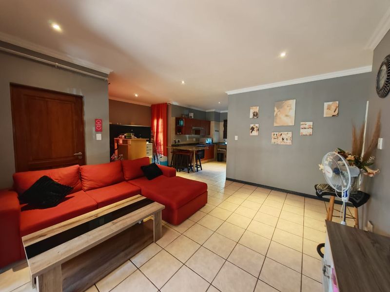 Modern Ground Floor Gem in Secure Ravenswood Complex - Photo 8