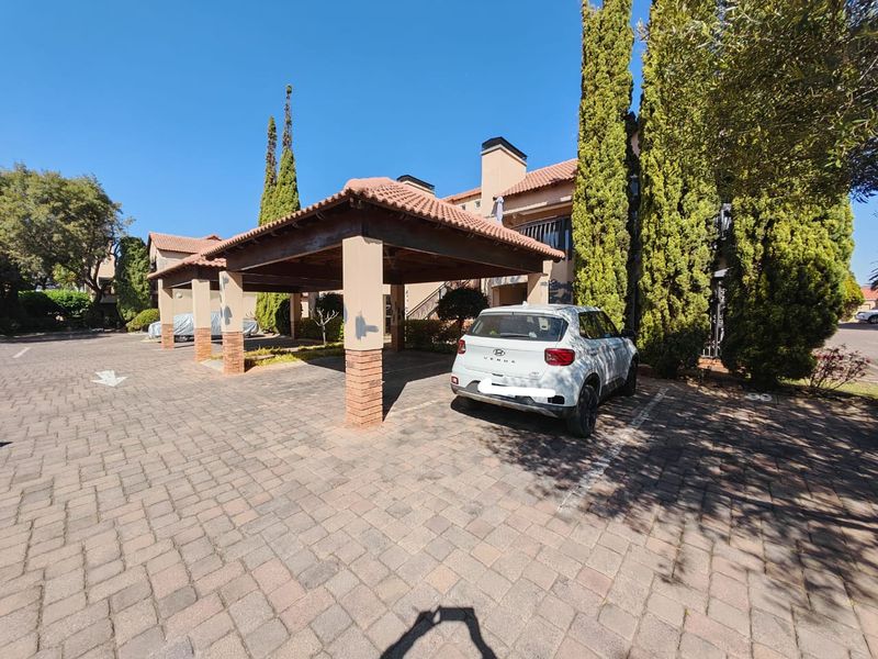 Modern Ground Floor Gem in Secure Ravenswood Complex - Photo 6