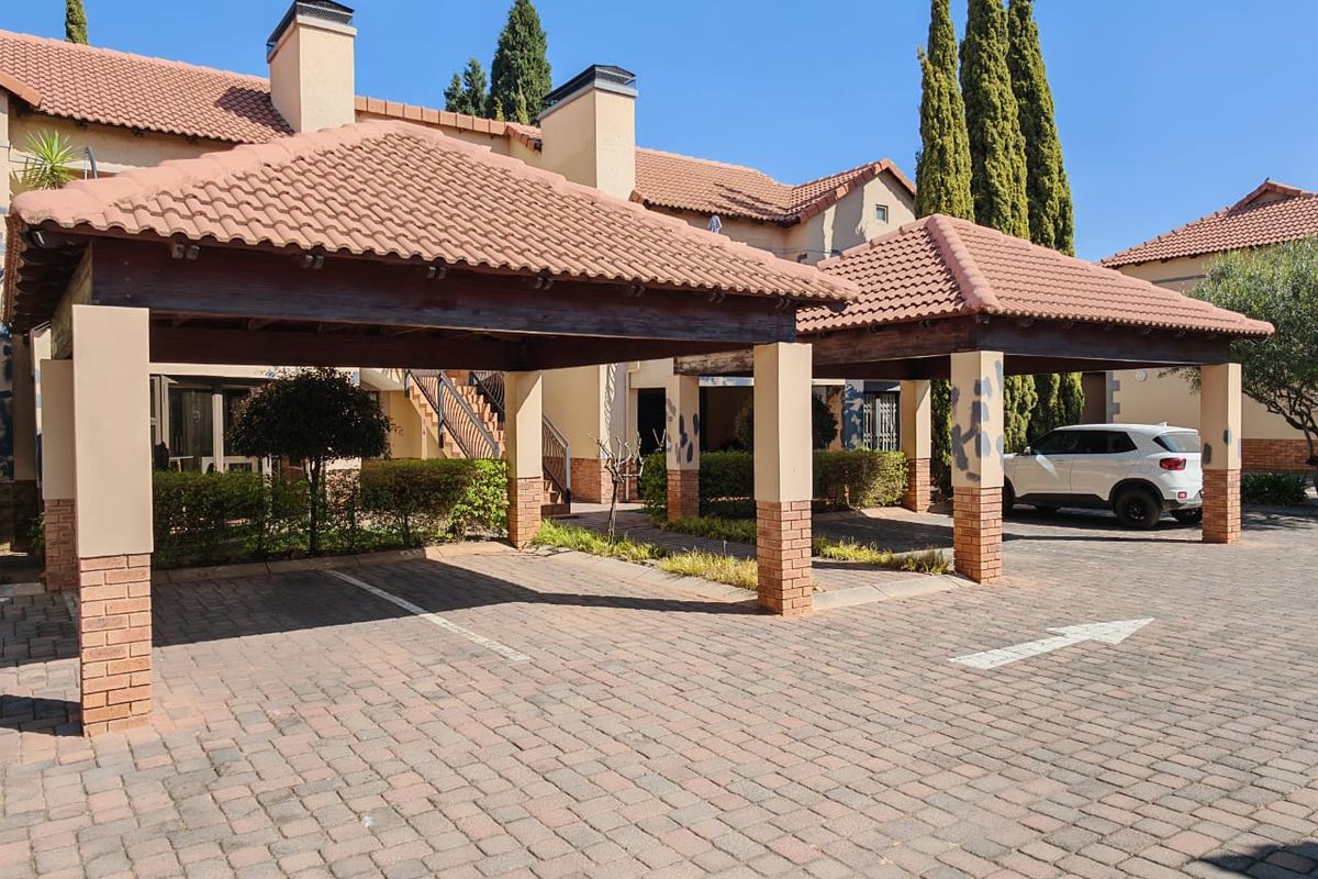 Modern Ground Floor Gem in Secure Ravenswood Complex - Photo 3
