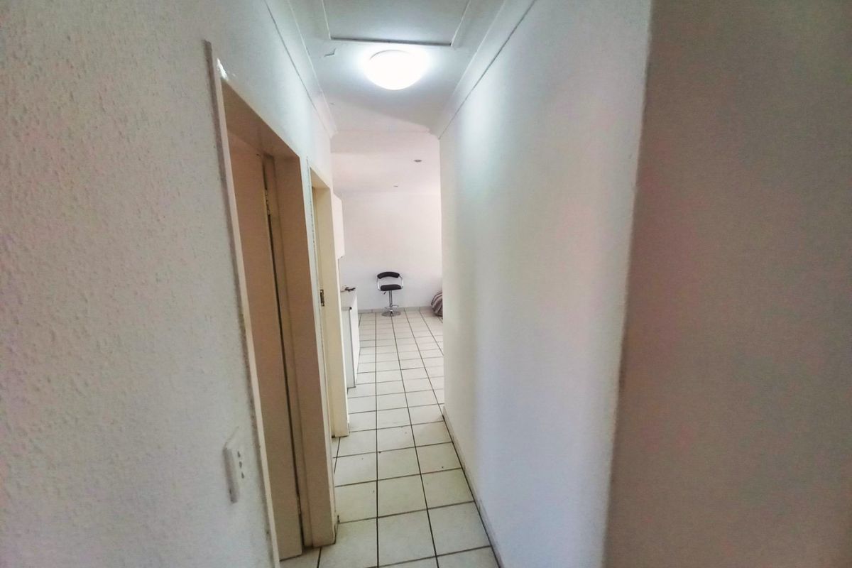 Spacious 3-Bedroom Apartment in Impala Lake with Pool & Playground - Photo 5