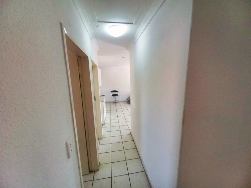 Spacious 3-Bedroom Apartment in Impala Lake with Pool & Playground - Photo 5