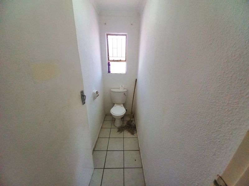 Spacious 3-Bedroom Apartment in Impala Lake with Pool & Playground - Photo 7