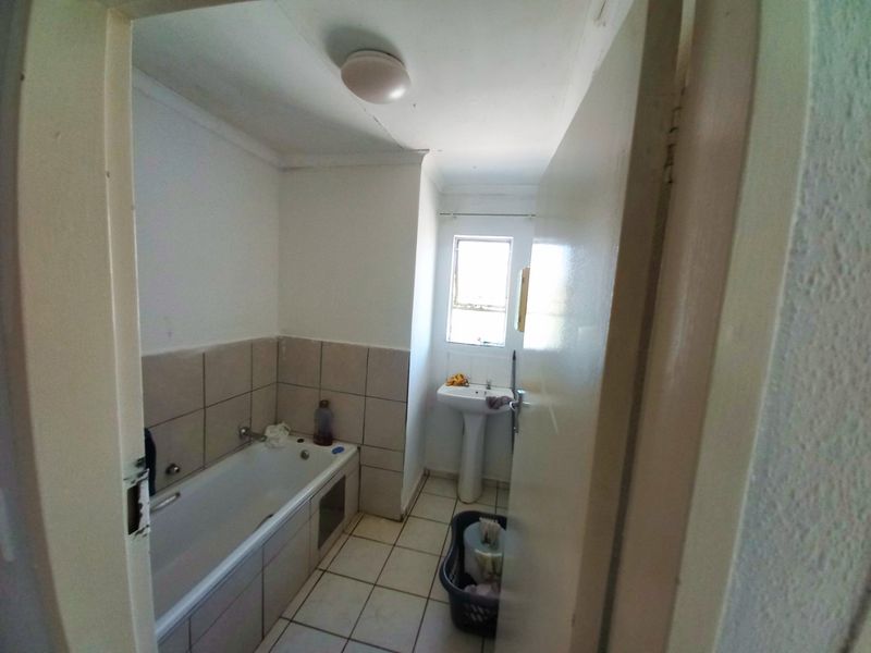 Spacious 3-Bedroom Apartment in Impala Lake with Pool & Playground - Photo 6