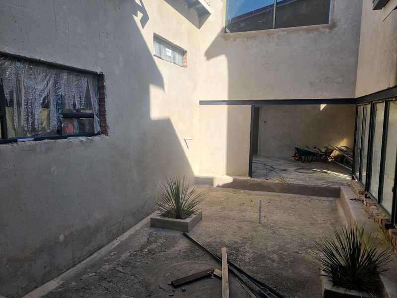 An entretainers dream with magnificent hilltop views - Photo 3