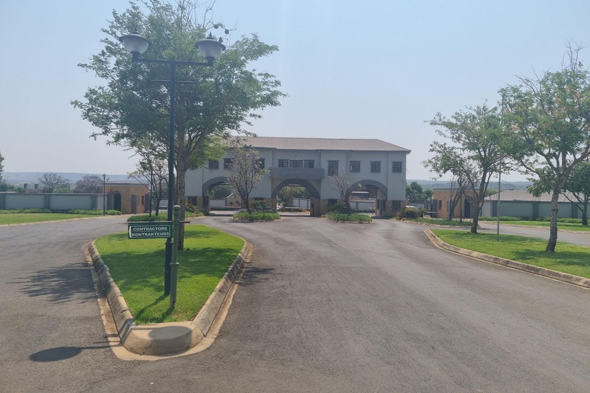 Create Your Ideal Home at Waterlake Farm Estate: A Serene and Luxurious Retreat - Photo 3