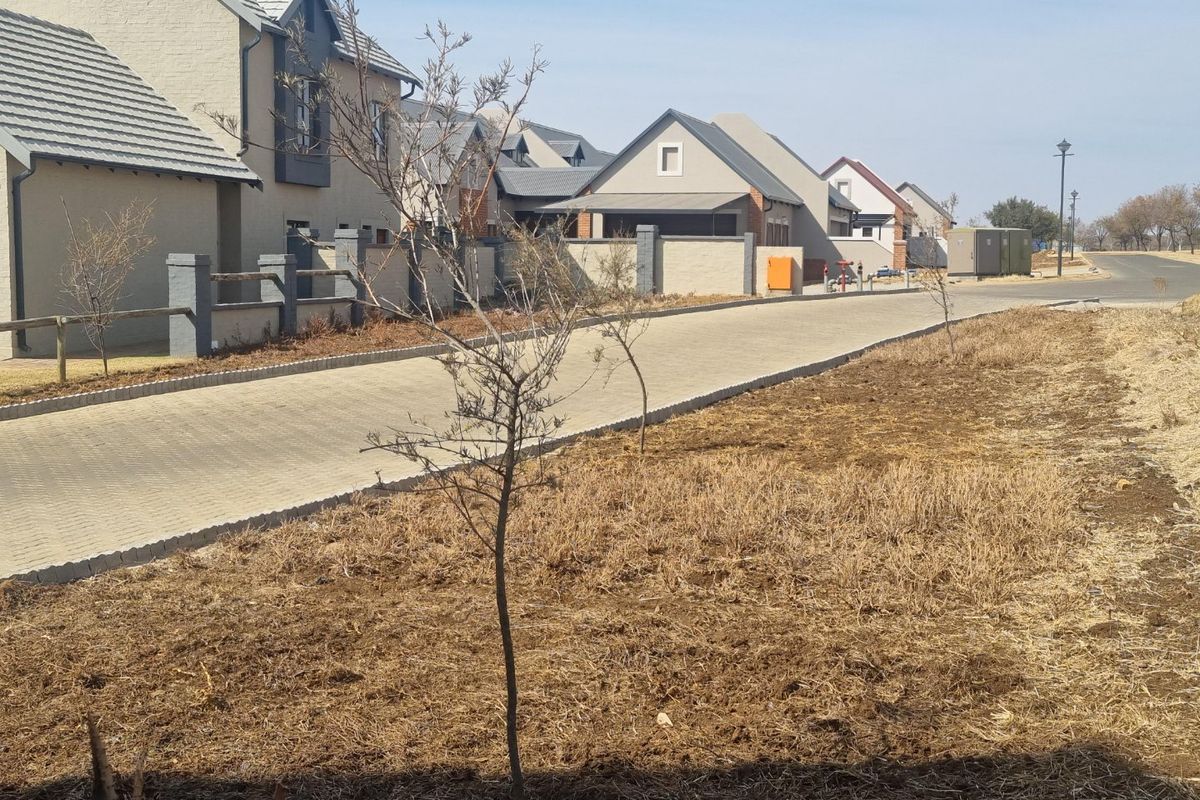 4 Bed House in Waterlake Farm Lifestyle Estate for Sale - Photo 2