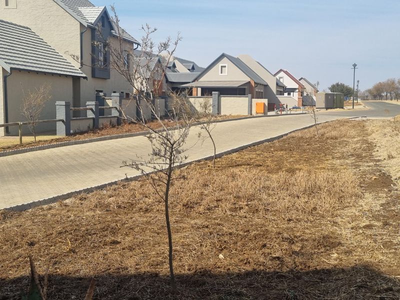 4 Bed House in Waterlake Farm Lifestyle Estate for Sale - Photo 2