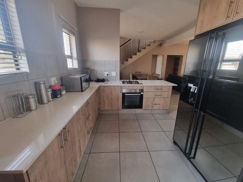 4 Bed House in Waterlake Farm Lifestyle Estate for Sale - Photo 6