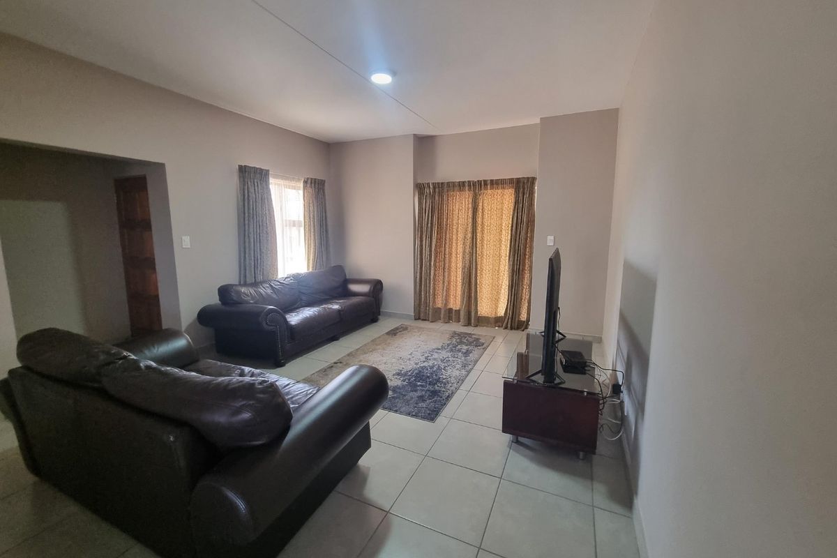 4 Bed House in Waterlake Farm Lifestyle Estate for Sale - Photo 4