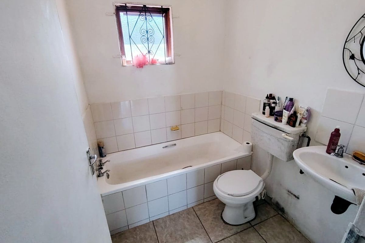 2 Bedrooms House For Sale - Photo 2