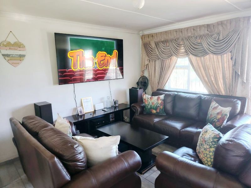 2 Bedrooms House For Sale - Photo 7