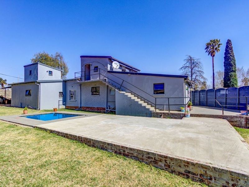 Elegant Family Home with Premium Features - Photo 3