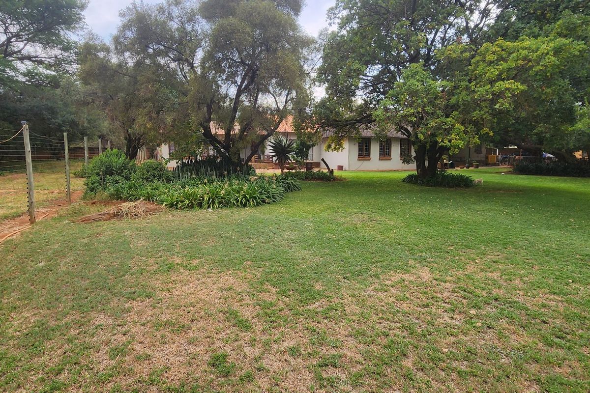 Charming 5-Bedroom Farm in Rietfontein with Business Potential - Photo 4