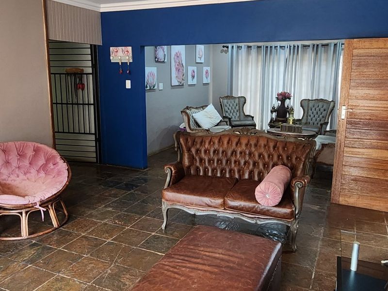 Charming 5-Bedroom Farm in Rietfontein with Business Potential - Photo 6
