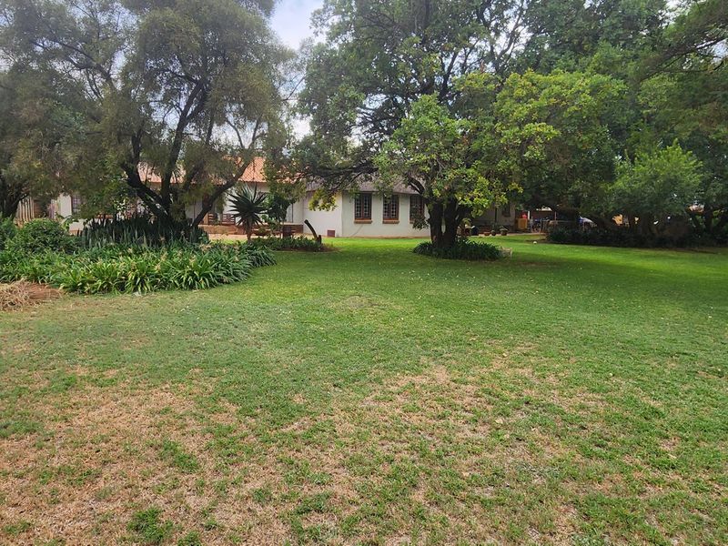 Charming 5-Bedroom Farm in Rietfontein with Business Potential - Photo 3