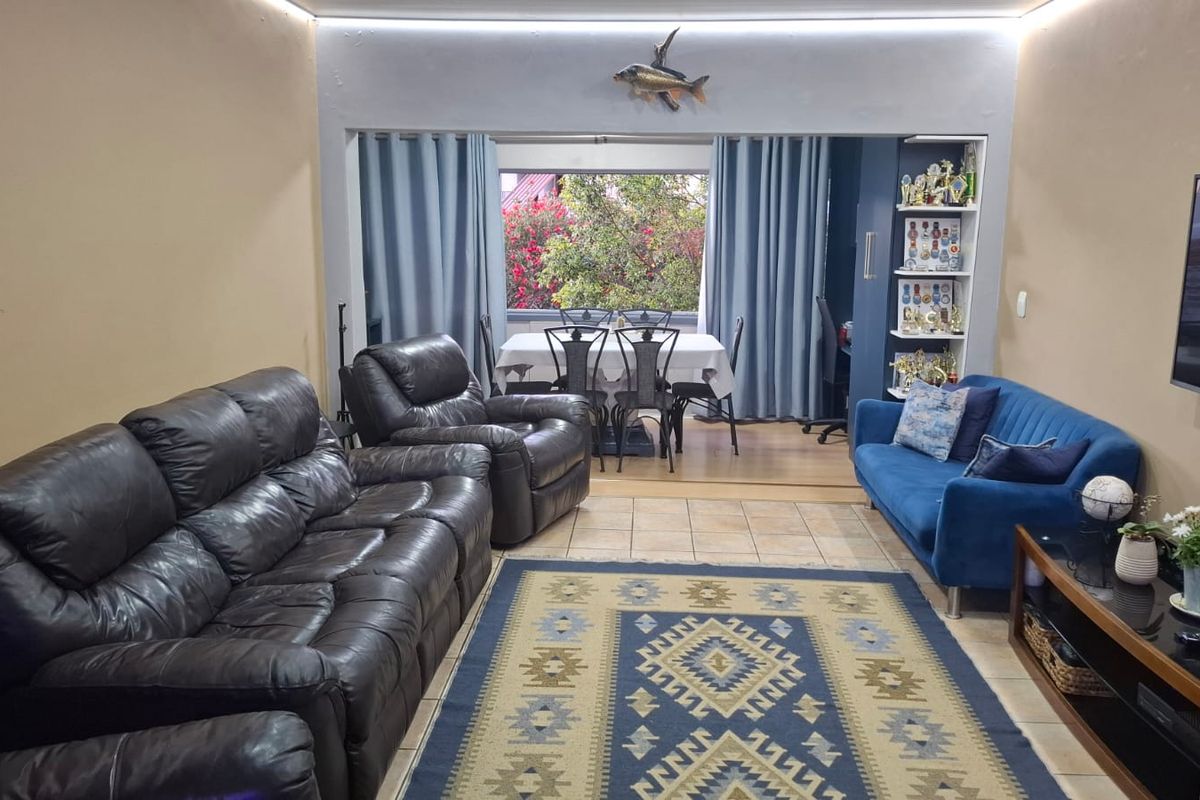 Spacious 3-Bedroom Apartment with Balcony & Backup Power  - Photo 2