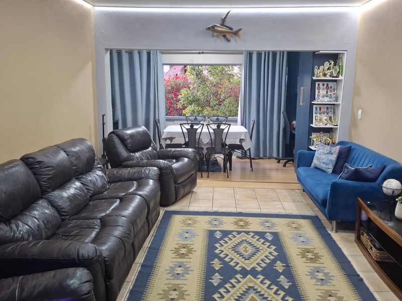 Spacious 3-Bedroom Apartment with Balcony & Backup Power  - Photo 2