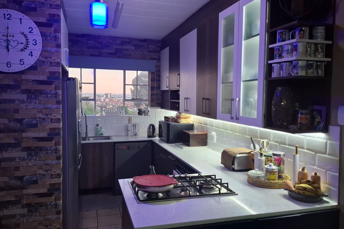 Spacious 3-Bedroom Apartment with Balcony & Backup Power  - Photo 5