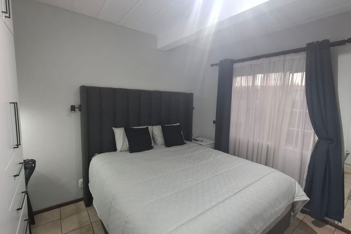 Spacious 3-Bedroom Apartment with Balcony & Backup Power  - Photo 3