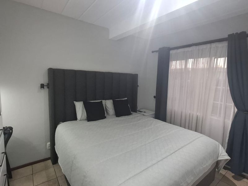 Spacious 3-Bedroom Apartment with Balcony & Backup Power  - Photo 3