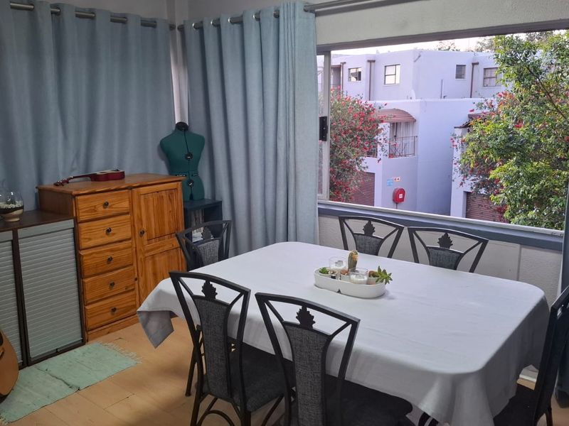 Spacious 3-Bedroom Apartment with Balcony & Backup Power  - Photo 4