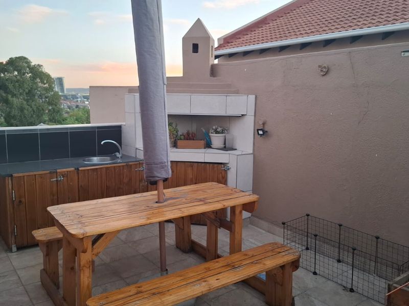 Spacious 3-Bedroom Apartment with Balcony & Backup Power  - Photo 10