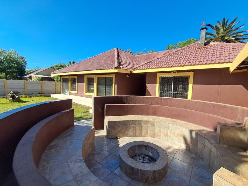 Neat and Modern 3 Bedroom House in Wilkeville. - Photo 1