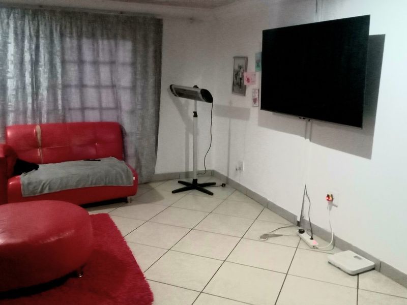 Priced To Go! Make This Your Home In Doornpoort! - Photo 10