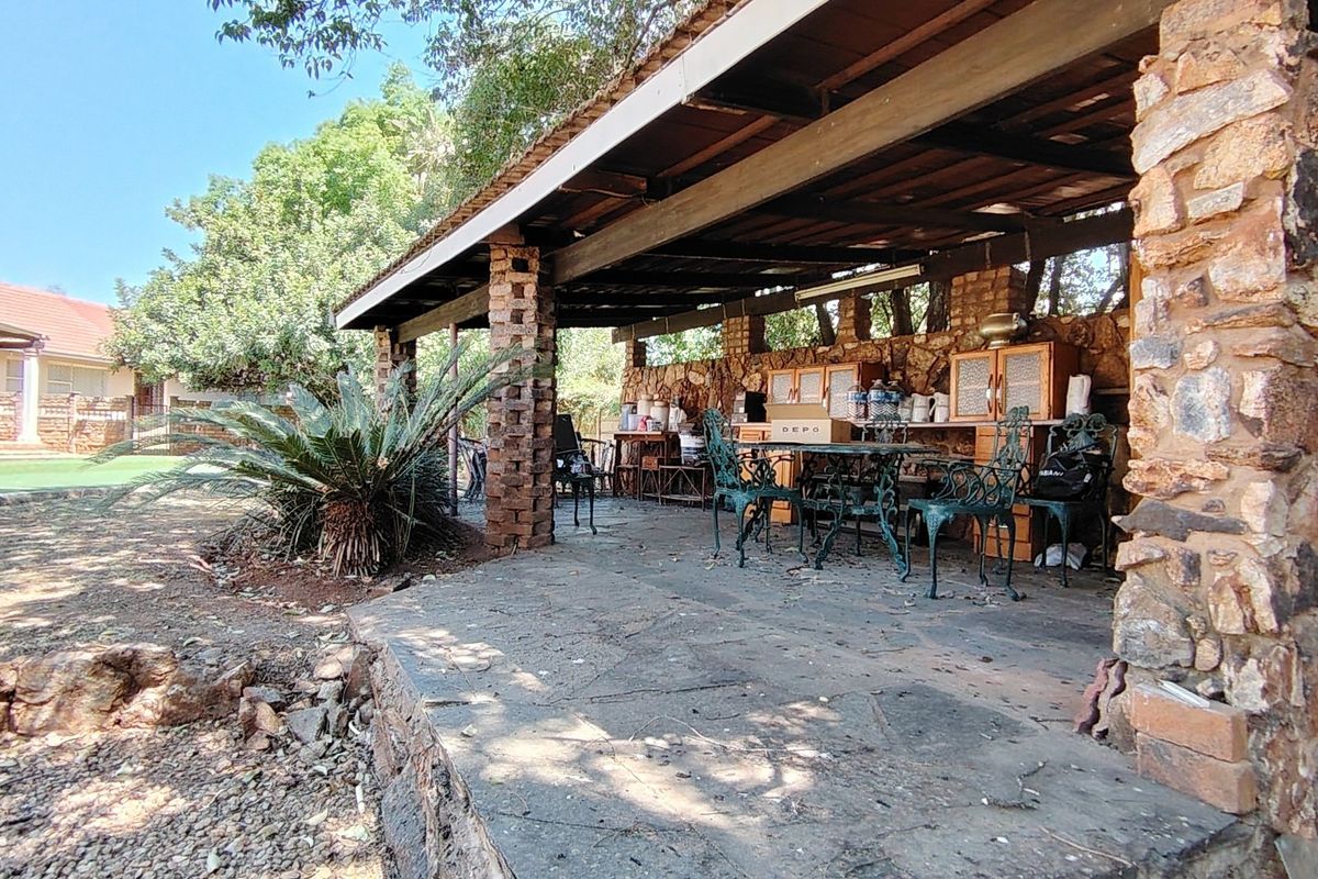 Versatile 5-Bedroom Family Home with Dual Living in Eldoraigne, Centurion - Photo 5