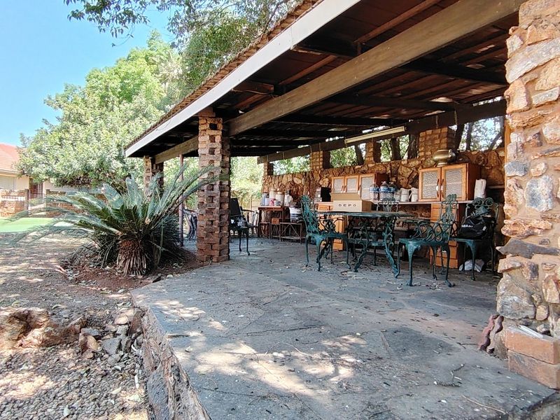 Versatile 5-Bedroom Family Home with Dual Living in Eldoraigne, Centurion - Photo 5